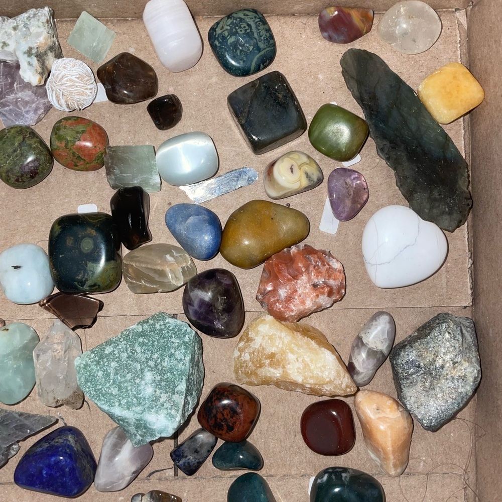Bundle of 10 Random Mixed Tumbled Gemstone Lot - Assorted Colors - Picture 4 of 10